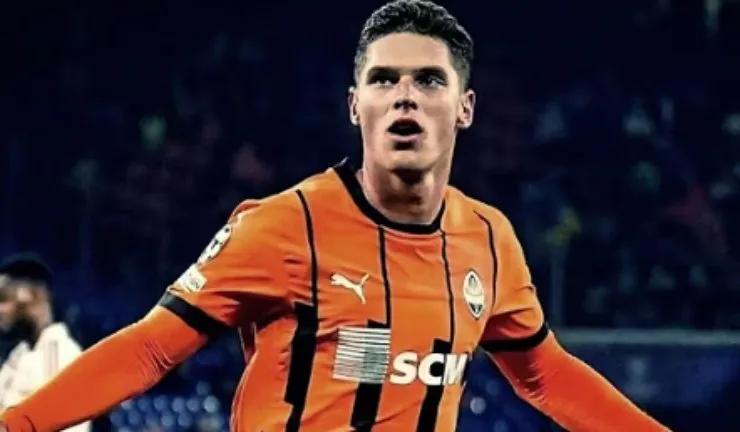 Sudakov esulta dopo un gol con la maglia dello Shakhtar