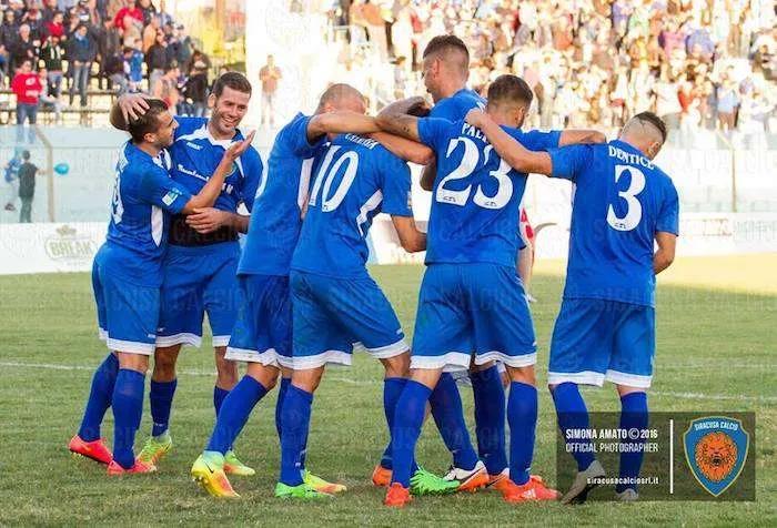Calcio, il Siracusa mette KO il Cosenza