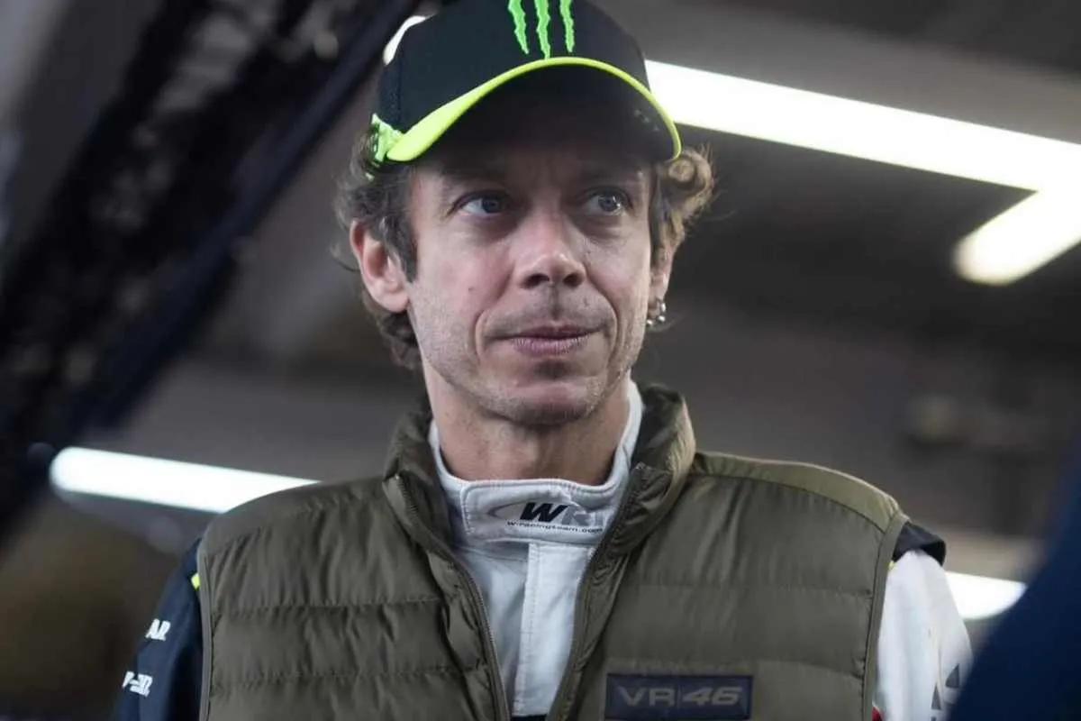 Valentino Rossi con lo sguardo preoccupato