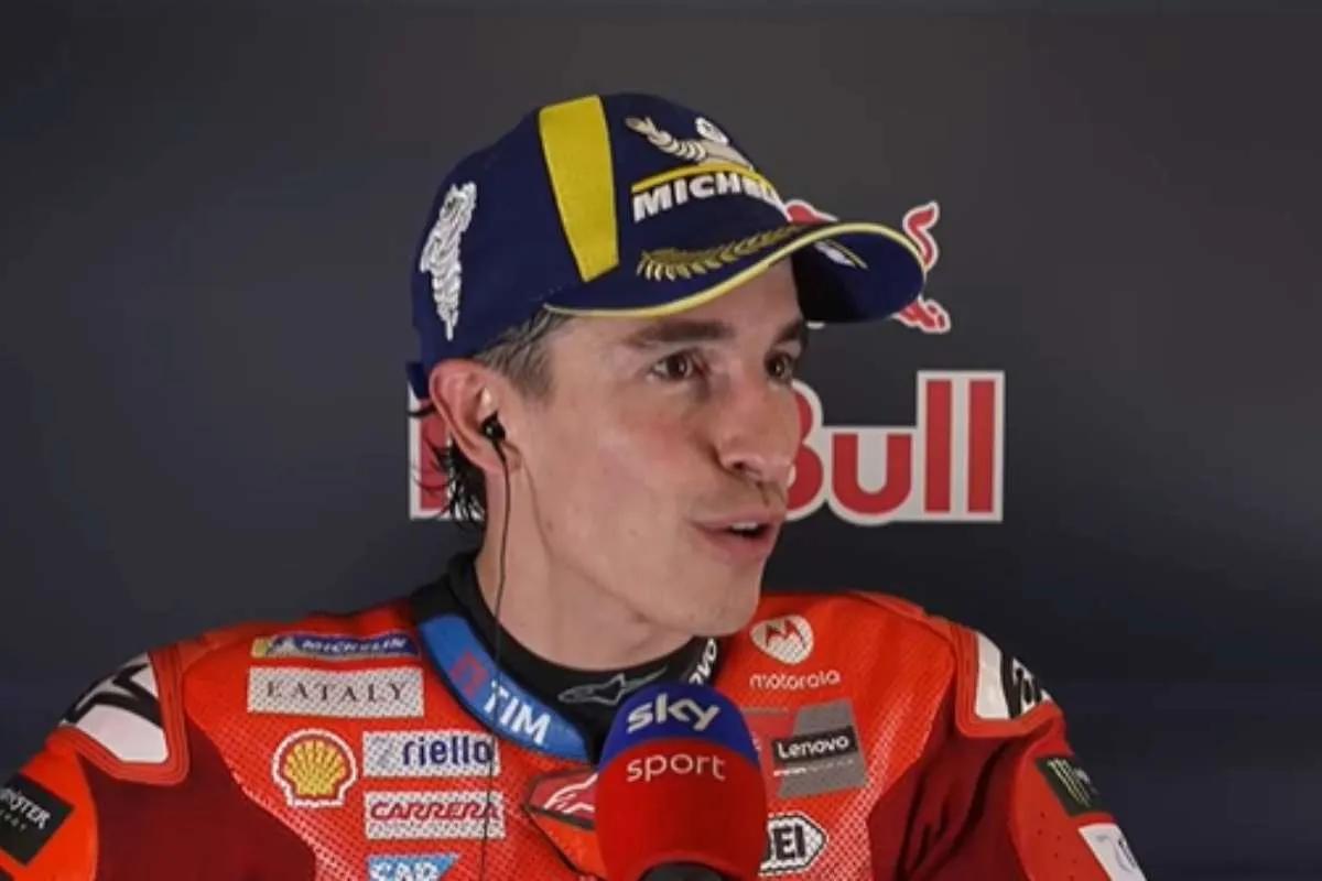 Alta tensione Rossi-Marquez: “Si è presentato col camion”
