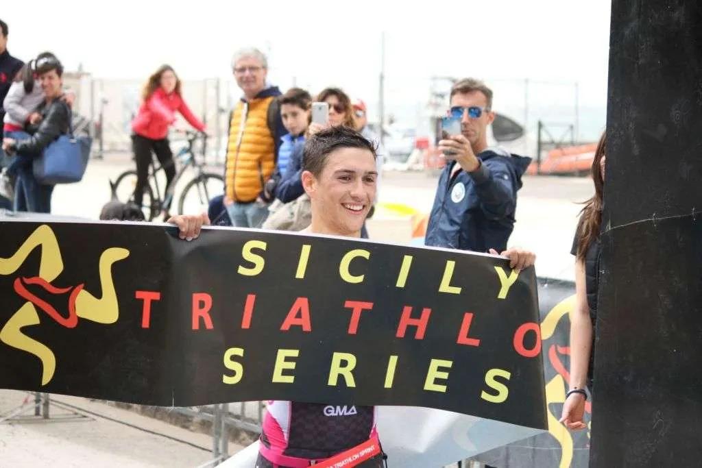 Sicily Triathlon Series: nella prima tappa i catanesi Enrico Schiavino e Cristina Ventura si impongono ad Ortigia