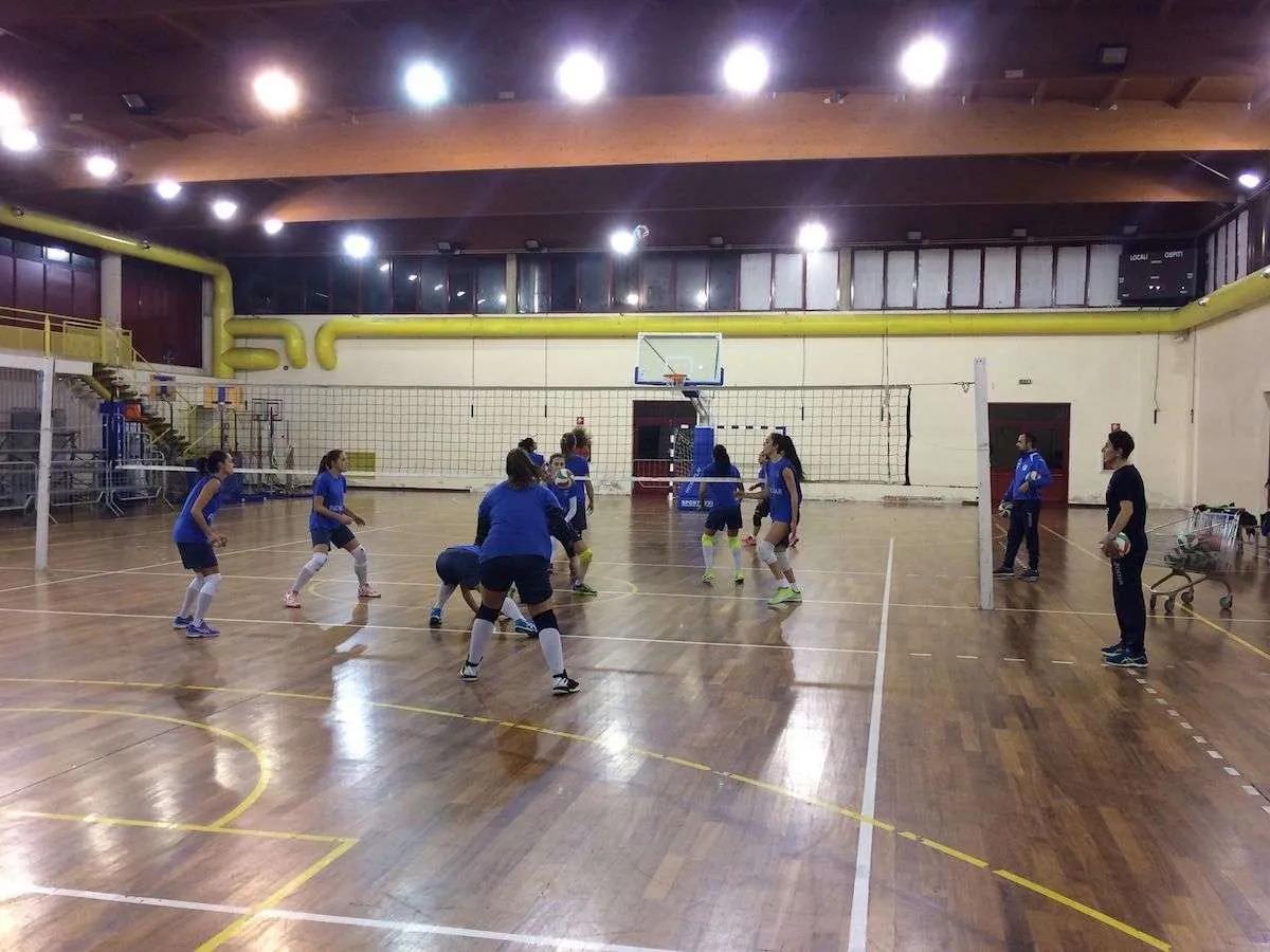 Pallavolo Holimpia, domani trasferta difficile contro il Santa Teresa: “occhio anche al loro pubblico, può fare la differenza”
