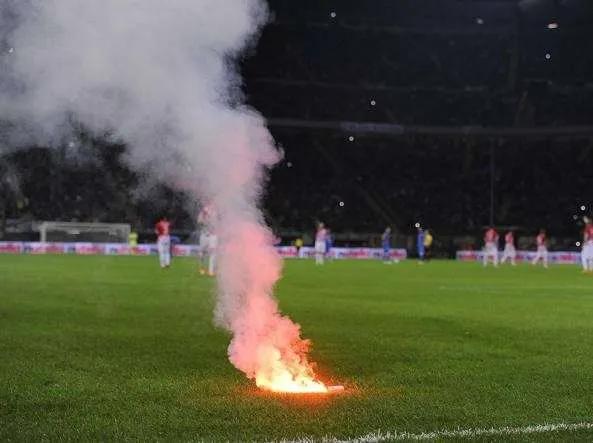 Calcio, Daspo per 5 anni ad un tifoso aretuseo: lanciò un petardo durante Reggina-Siracusa