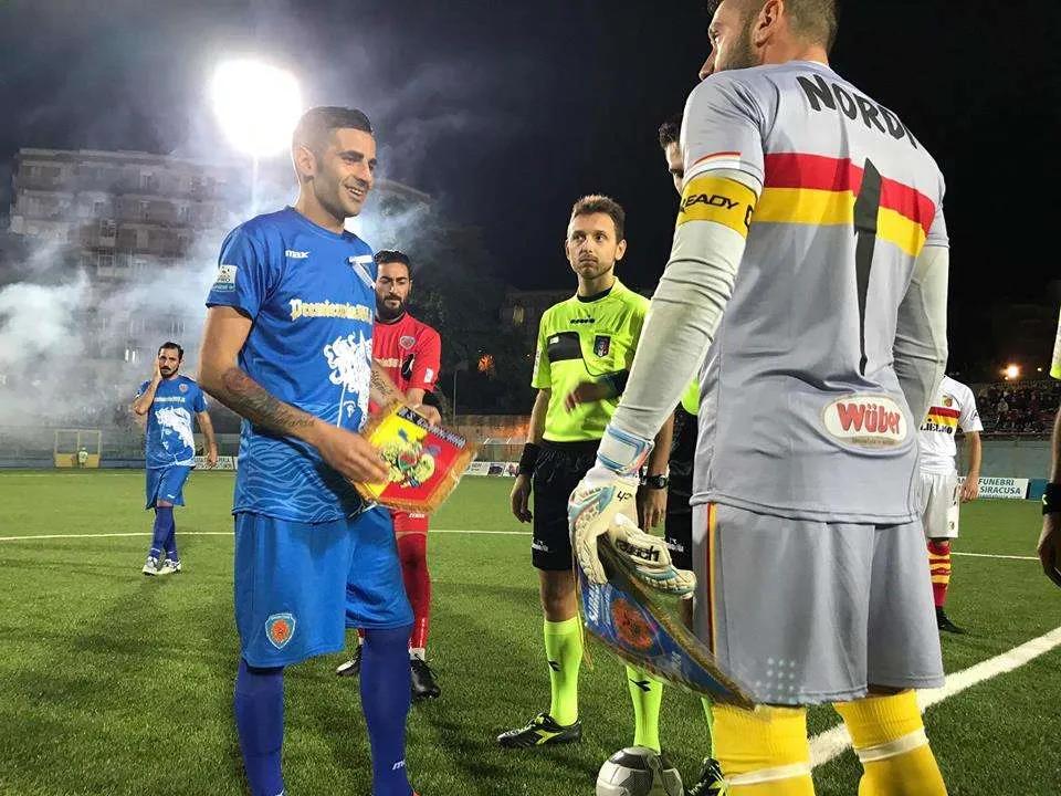 Calcio, Parisi da urlo. Il Siracusa travolge il Catanzaro