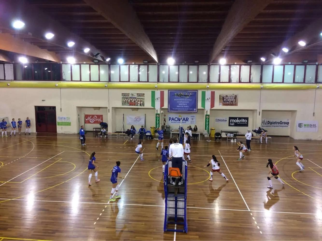 Pallavolo, l’Holimpia perde al tie break ma esce tra gli applausi del Palakradina