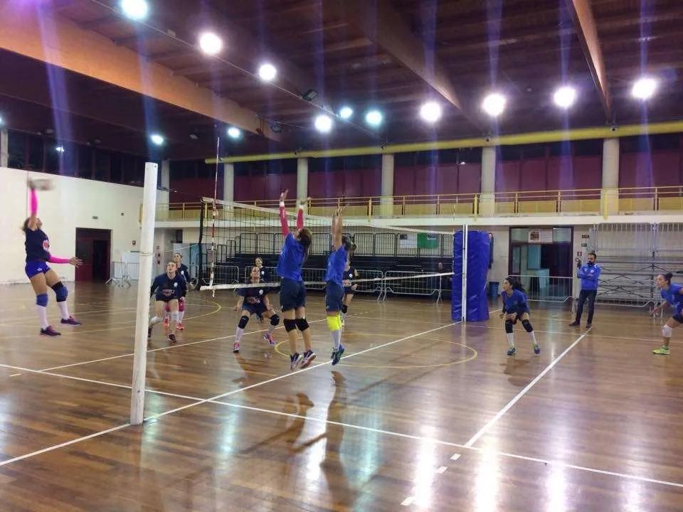 Pallavolo, preparazione in casa Holimpia: la prima squadra si allena con la Pvt Modica, l’Under 16 con l’Aurora