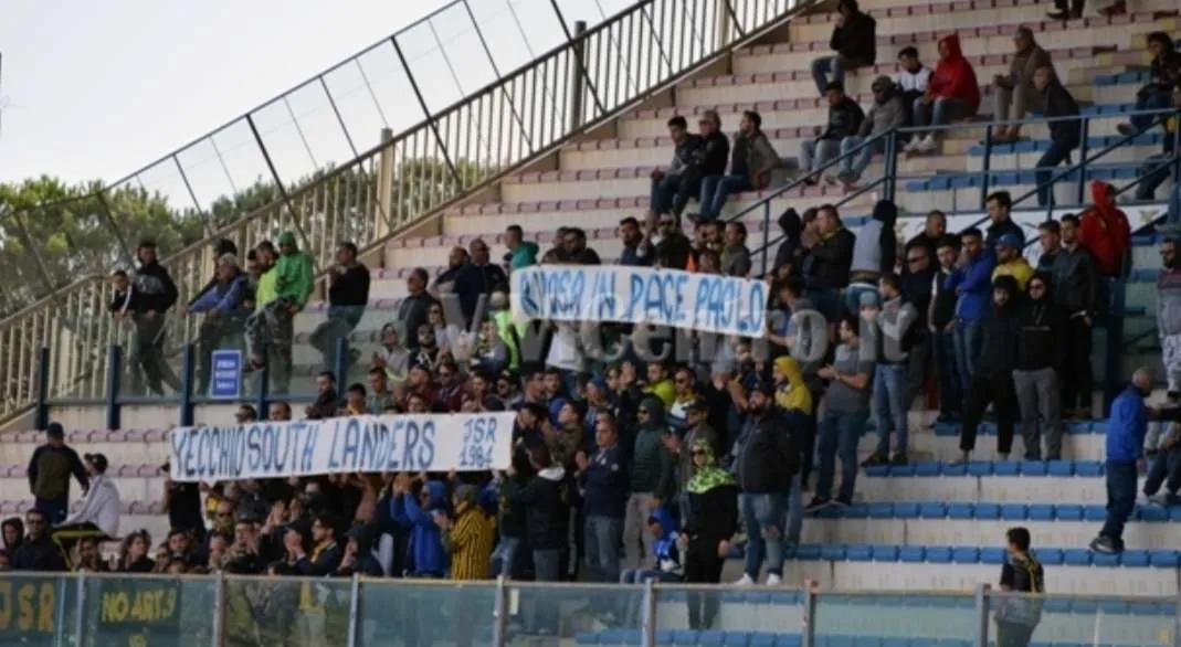 Calcio Juve Stabia: striscione per Paolo Foti, la vicinanza della tifoseria gialloblu