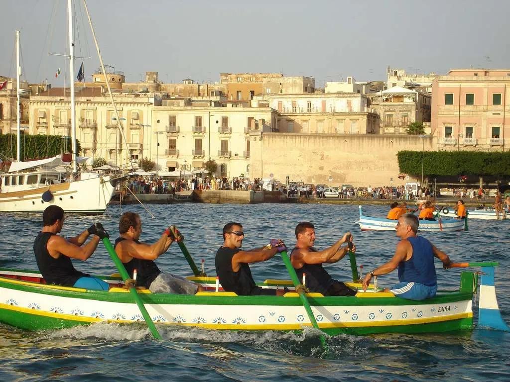 Siracusa, Palio del Mare: al via la Regata dei quartieri storici ed 2017