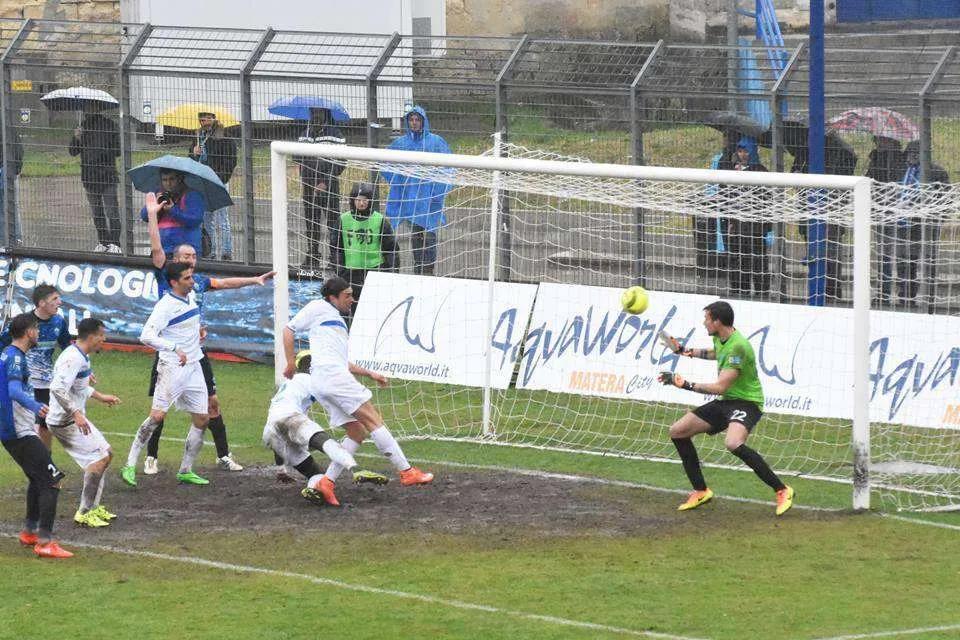 Calcio, un Siracusa epico affonda il Matera a domicilio. Sottil: “Fierissimo dei miei”. Cutrufo: “Ho un gruppo straordinario”