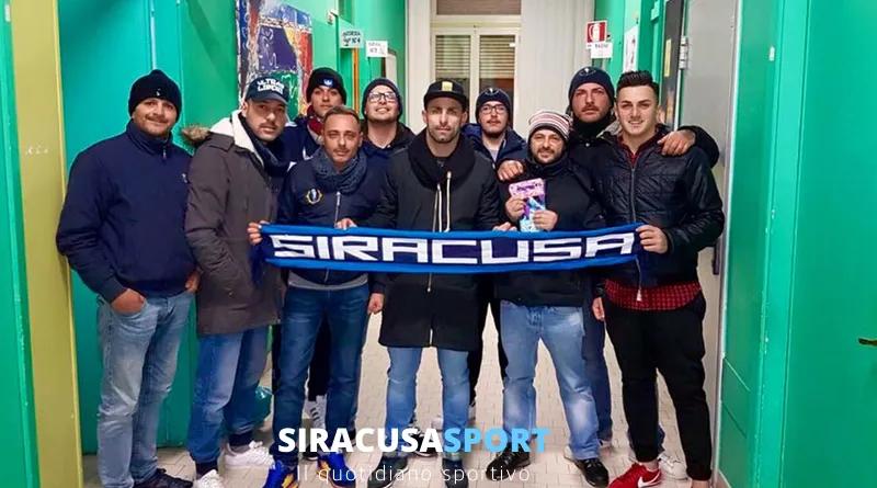 Siracusa, sorpresa per i bimbi in ospedale durante l’Epifania: gli Ultras della Curva Anna portano dei doni