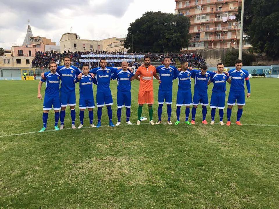 Calcio, il Siracusa come un treno: vince 1-0 col Catanzaro