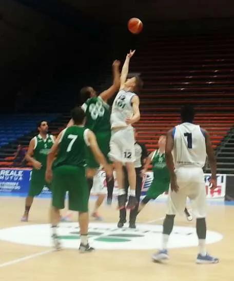 Basket, L’Aretusa: “una spallata al pregiudizio”, vince in trasferta a Capo d’Orlando