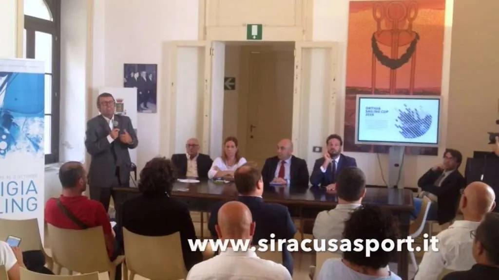 VIDEO. Vela, oggi la conferenza stampa della “Ortigia Sailing Cup”. Garozzo: “La regata sarà una vetrina internazionale molto importante”