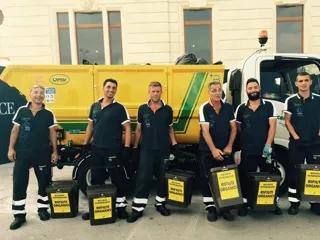 Volontari ecologici al lavoro a Siracusa per Canoa Polo 2016