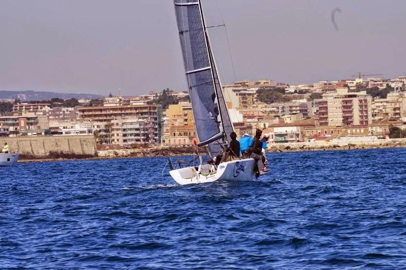 VELA ALTURA, grande adesione alla regata sociale goliardica SASIZZA’s CUP 2015.