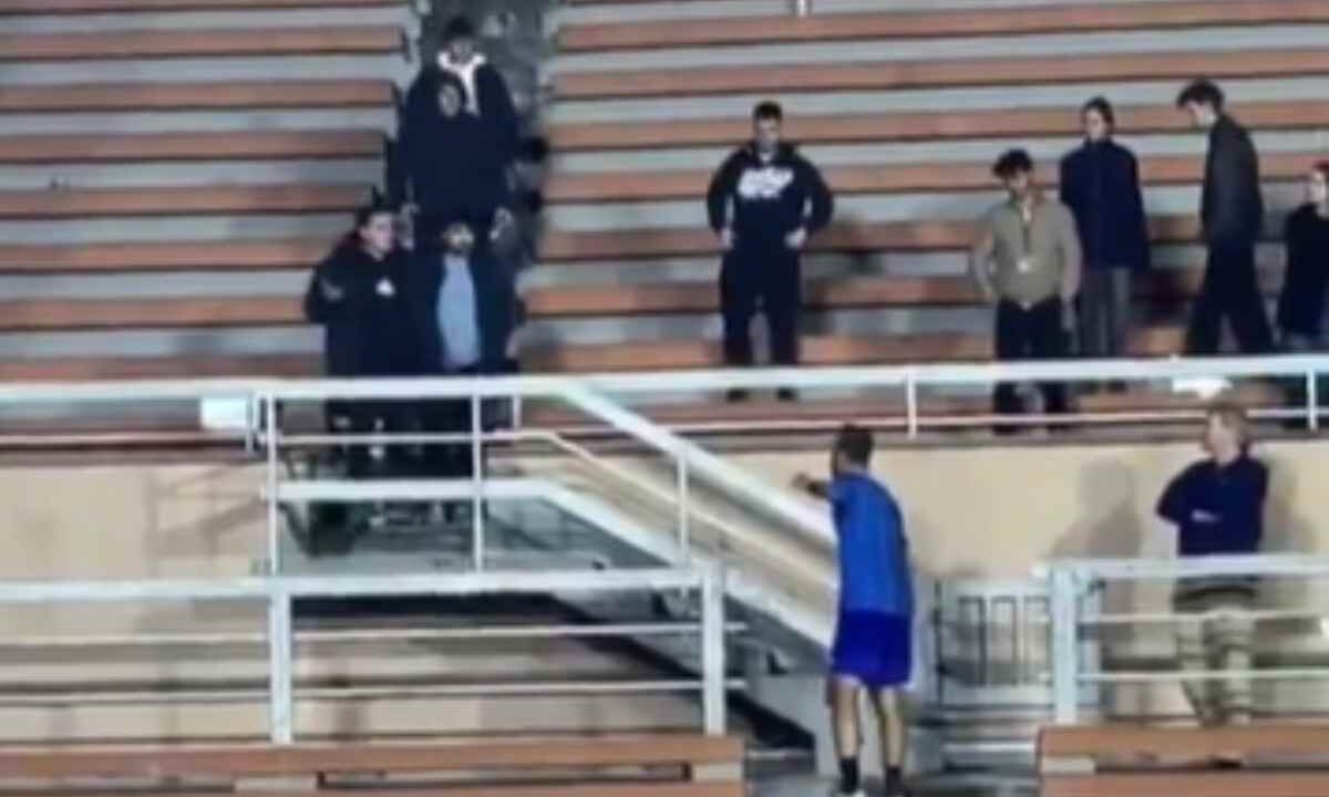 Gombos litiga con il pubblico